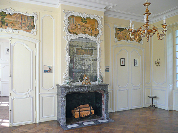 Salon avec ses peintures sur soie du XVIII<sup>ème</sup>siècle